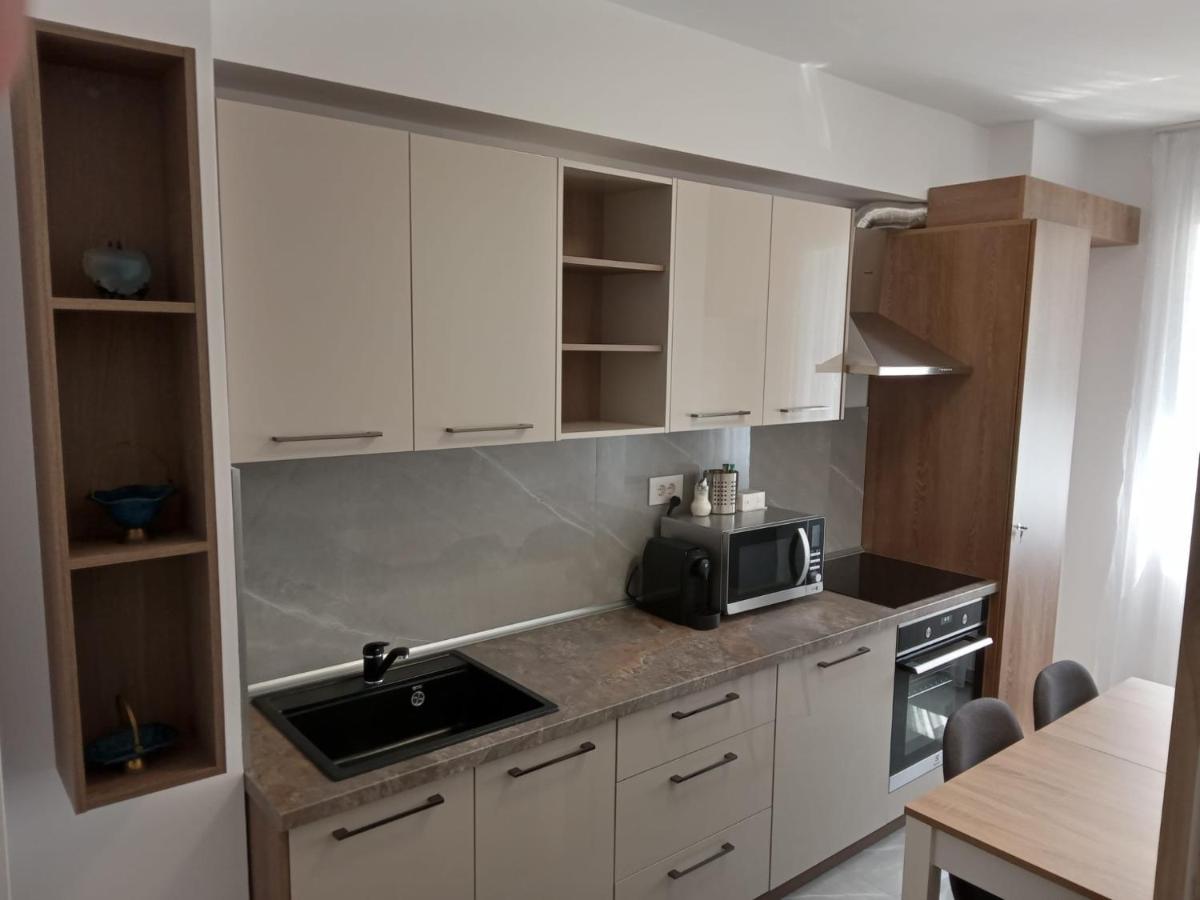 Apartament Gabriella'S Home Орадеа Екстериор снимка